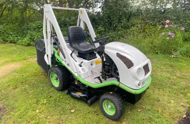 Rasentraktor Etesia 100D BLHP